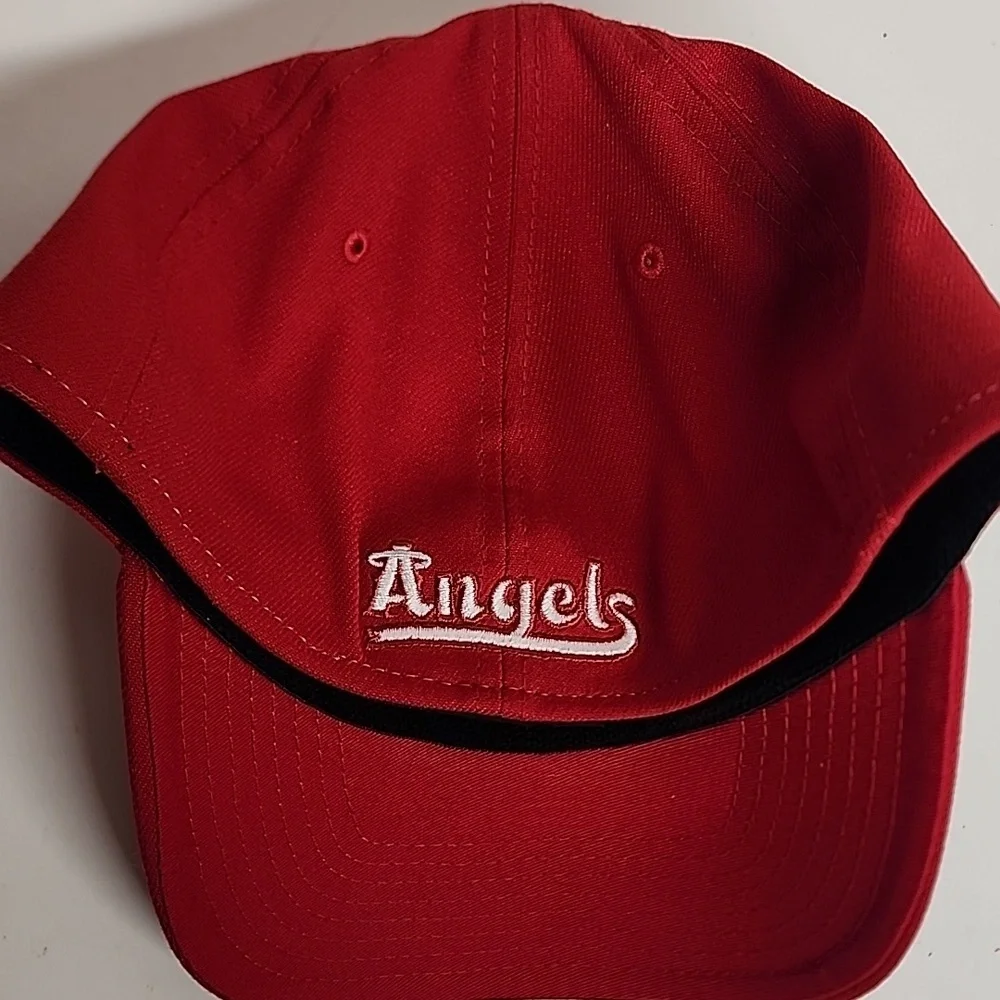 Red and White Angels New Era large/XLarge 39Thirty Baseball Cap